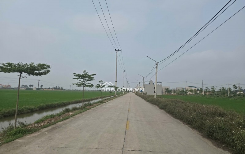 Cần chuyển nhượng lô đất cực đẹp tại khu vực Khánh Hội, Yên Khánh, Ninh Bình. Vị trí kinh doanh hay ở đều tuyệt vời!